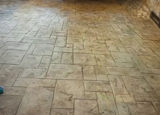 A tile floor with some brown and green tiles